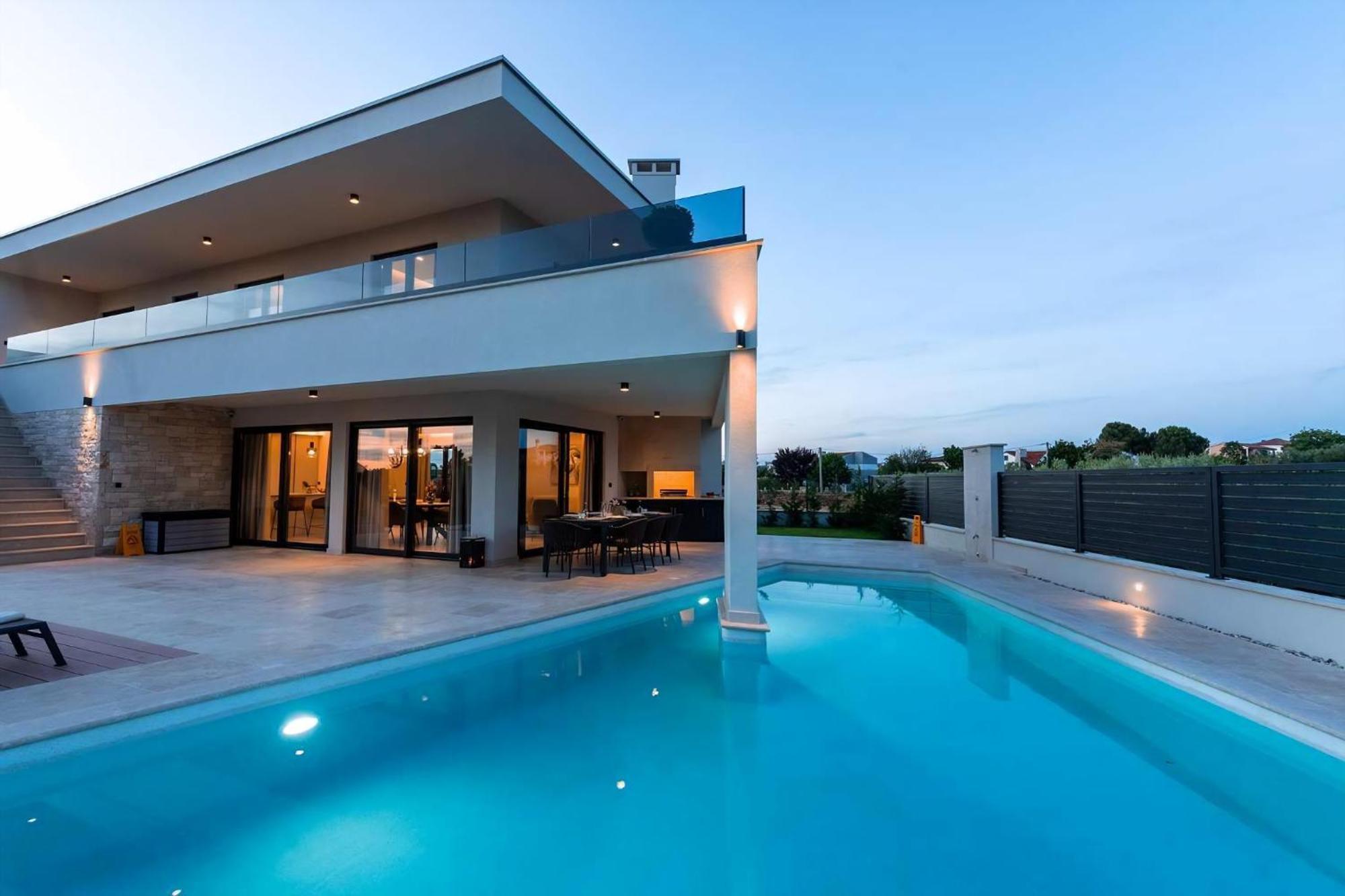 Luxurioese Villa Perla Mit Pool Und Jacuzzi Poreč Dış mekan fotoğraf