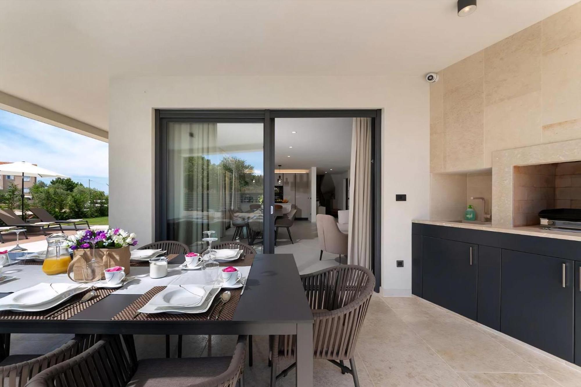 Luxurioese Villa Perla Mit Pool Und Jacuzzi Poreč Dış mekan fotoğraf