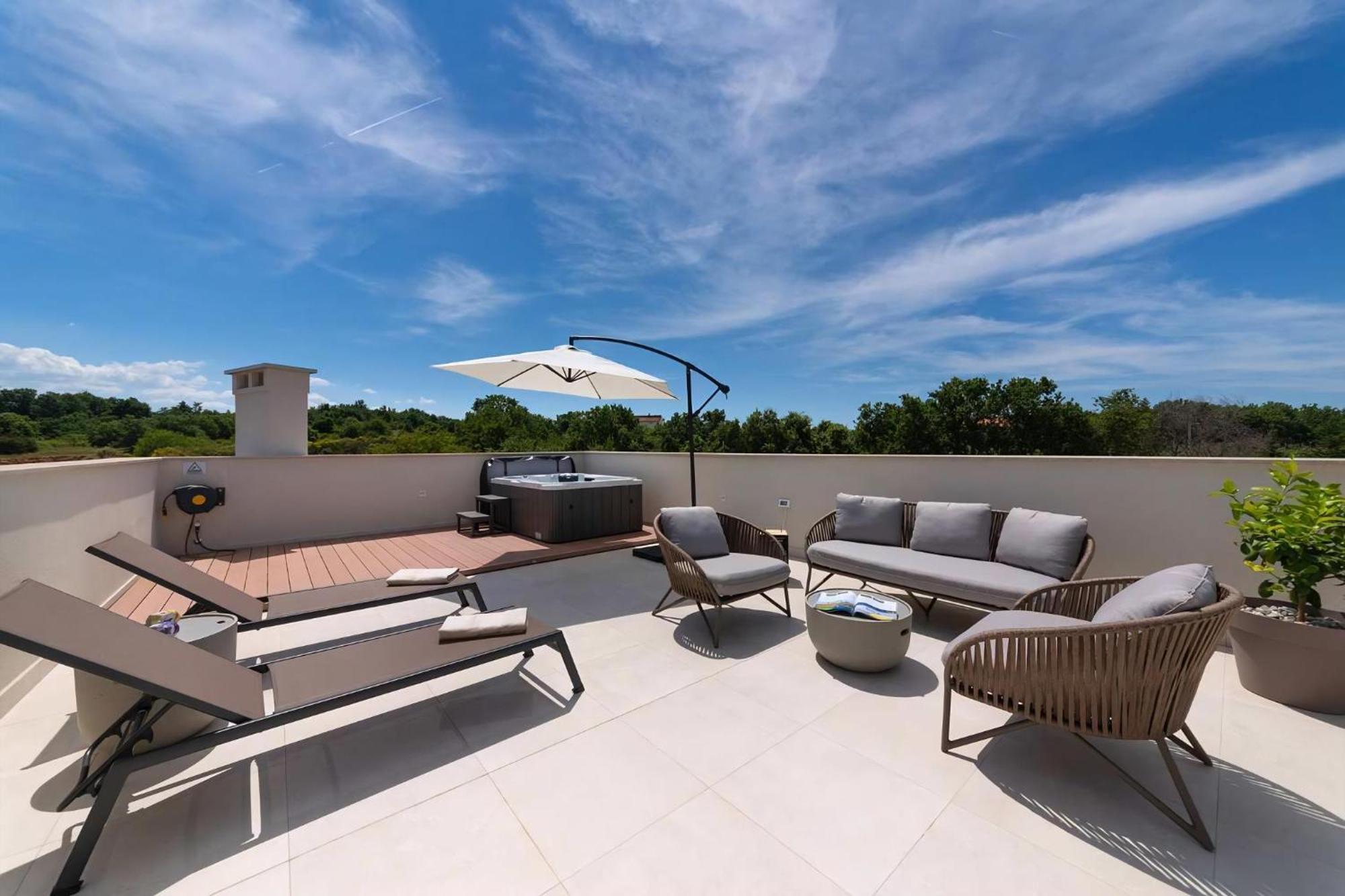 Luxurioese Villa Perla Mit Pool Und Jacuzzi Poreč Dış mekan fotoğraf