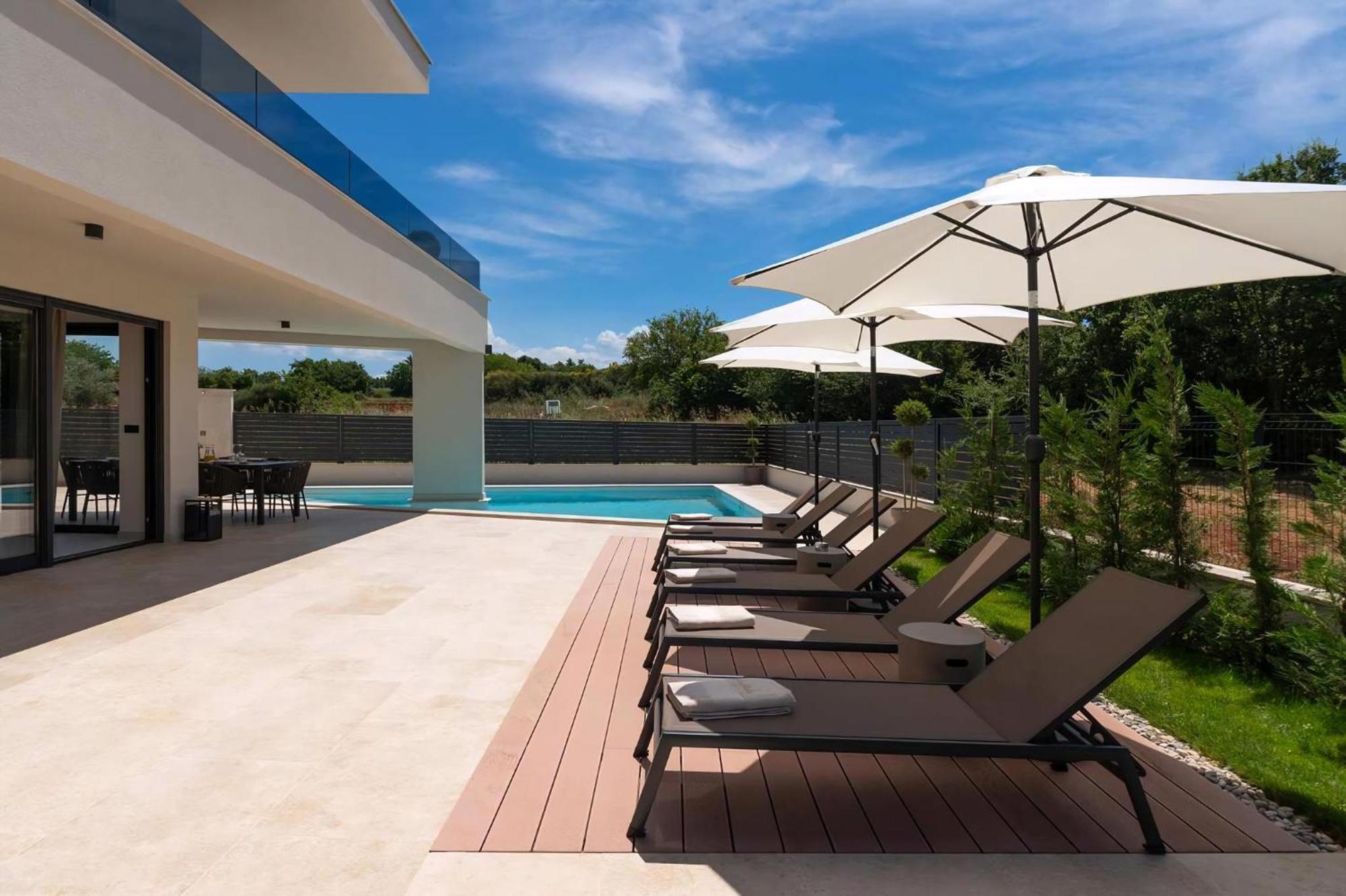 Luxurioese Villa Perla Mit Pool Und Jacuzzi Poreč Dış mekan fotoğraf