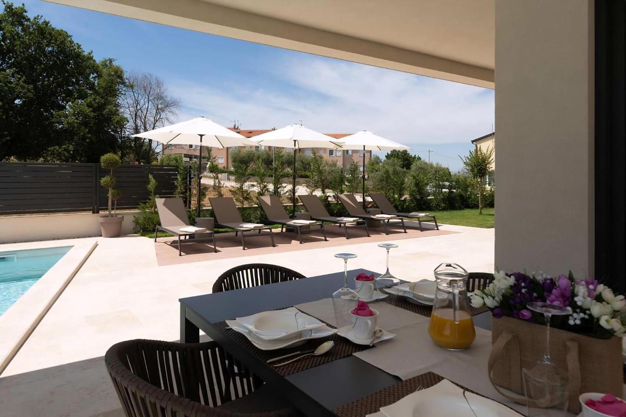 Luxurioese Villa Perla Mit Pool Und Jacuzzi Poreč Dış mekan fotoğraf