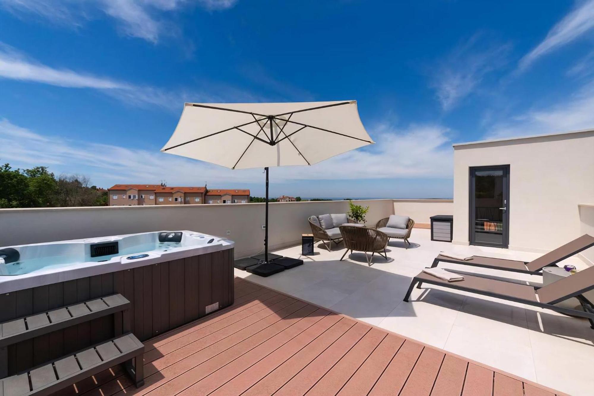 Luxurioese Villa Perla Mit Pool Und Jacuzzi Poreč Dış mekan fotoğraf