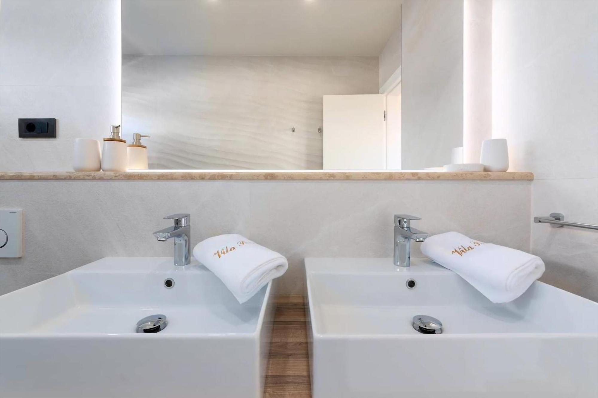 Luxurioese Villa Perla Mit Pool Und Jacuzzi Poreč Dış mekan fotoğraf
