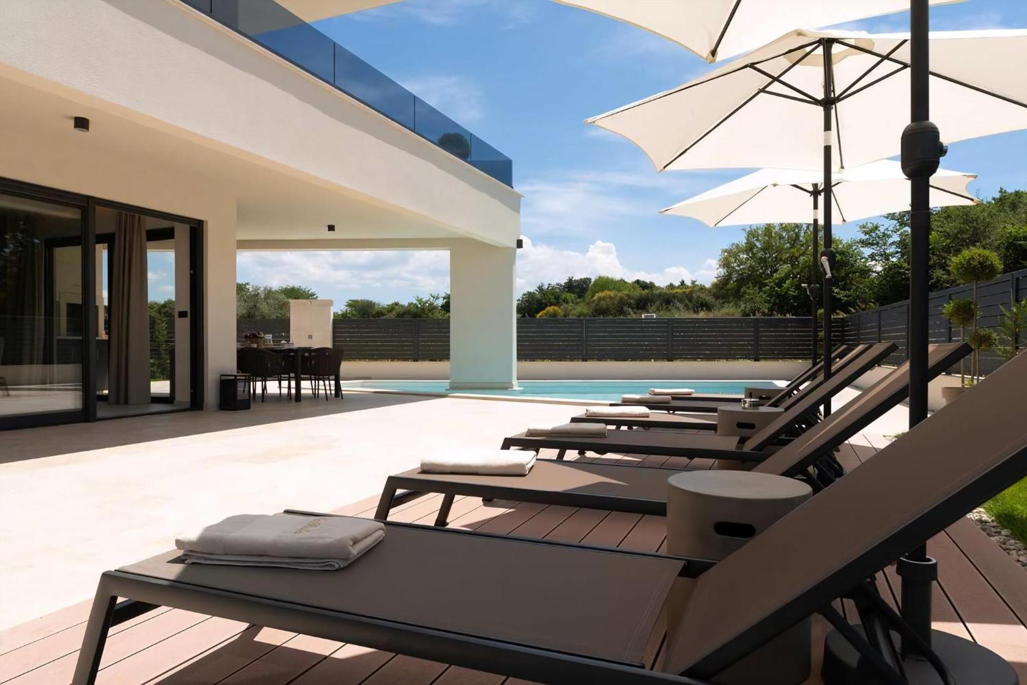 Luxurioese Villa Perla Mit Pool Und Jacuzzi Poreč Dış mekan fotoğraf