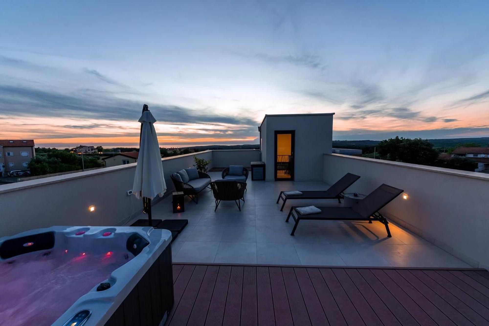 Luxurioese Villa Perla Mit Pool Und Jacuzzi Poreč Dış mekan fotoğraf
